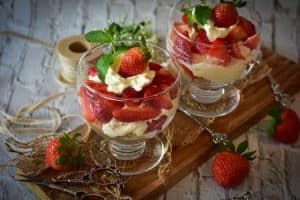 Erdbeeren pflücken und lagern – Erdbeeren mit Sahne