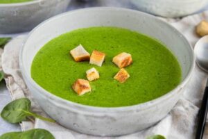 Osterbräuche - Spinatsuppe am Gründonnerstag
