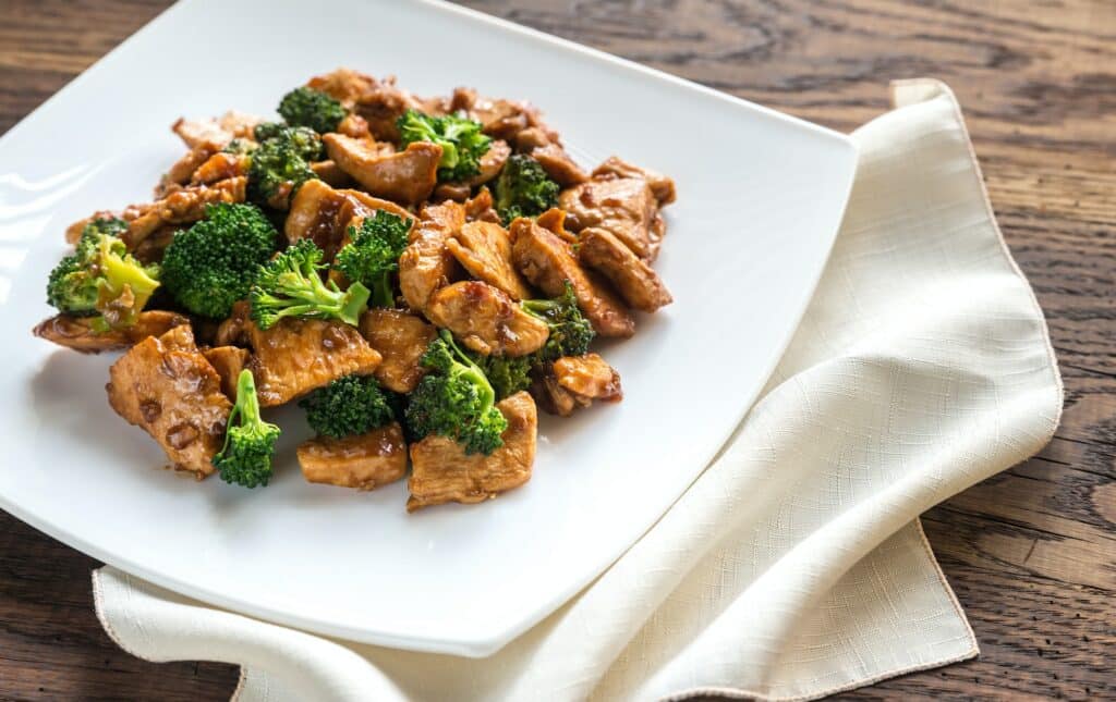 Hühnerfleisch mit Brokkoli