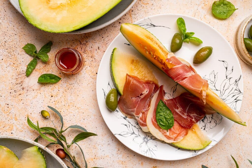 Zuckermelone mit getrocknetem Schinken