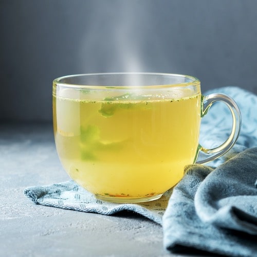 Gemüsebrühe in der Tasse