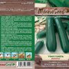 Frische grüne Zucchini der Sorte Nefertiti an der Pflanze, erntereif und kompakt gewachsen