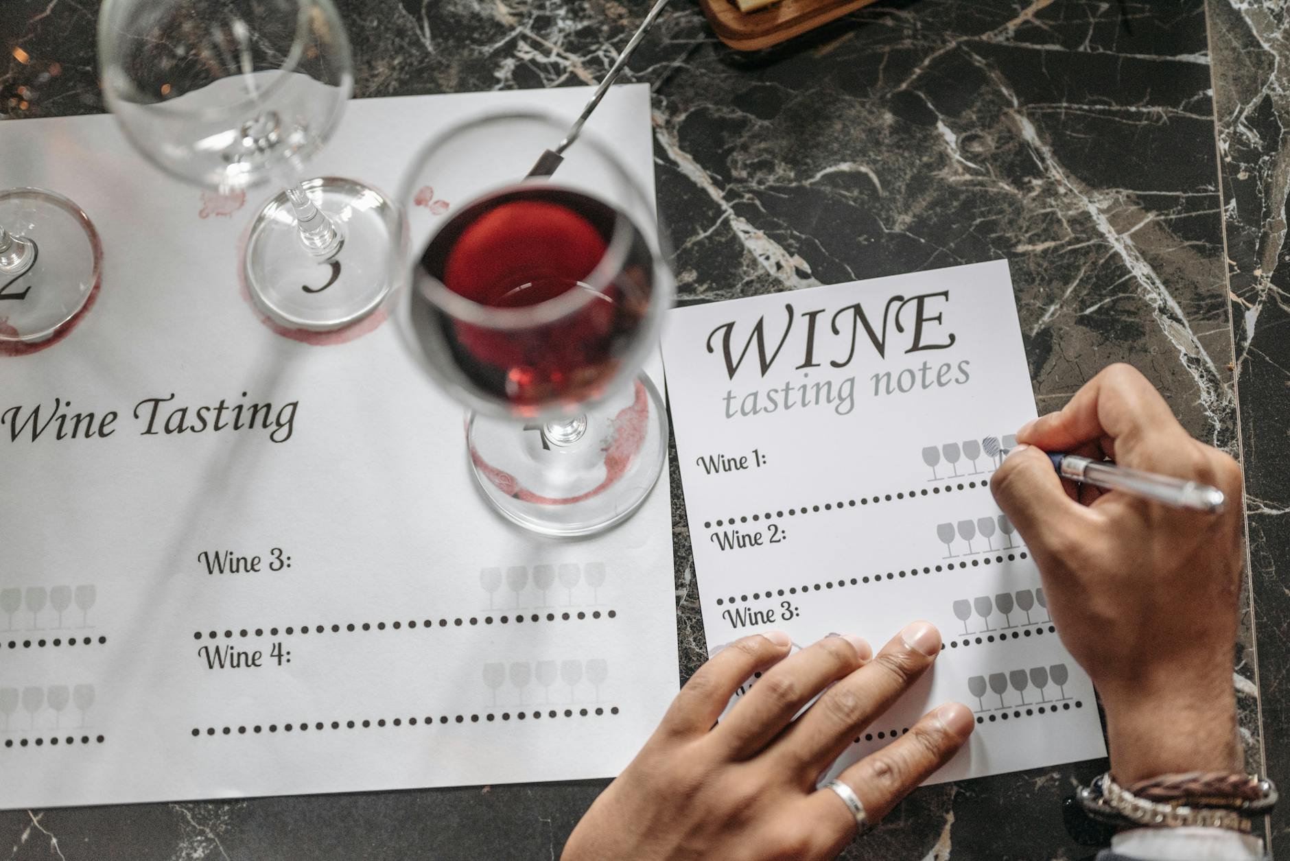 Weinbewertung durch Sinne: Klarheit und Farbe des Weines