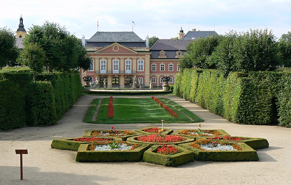 Schloss Dobříš und französischer Park