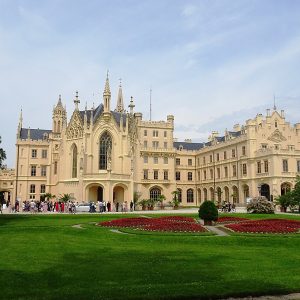 Lednice Schlosspark: Kulturlandschaft Lednice-Valtice, Minarett und Bauten