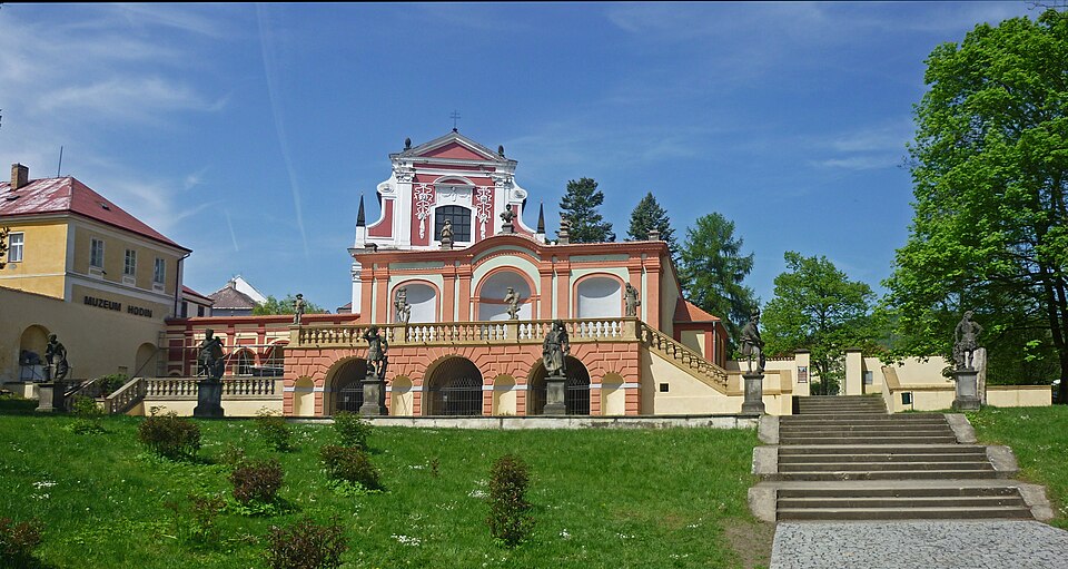 Sala terrena im Garten in Klášterec nad Ohří