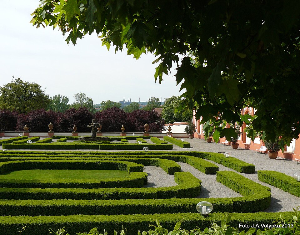 Französischer Garten von Schloss Troja