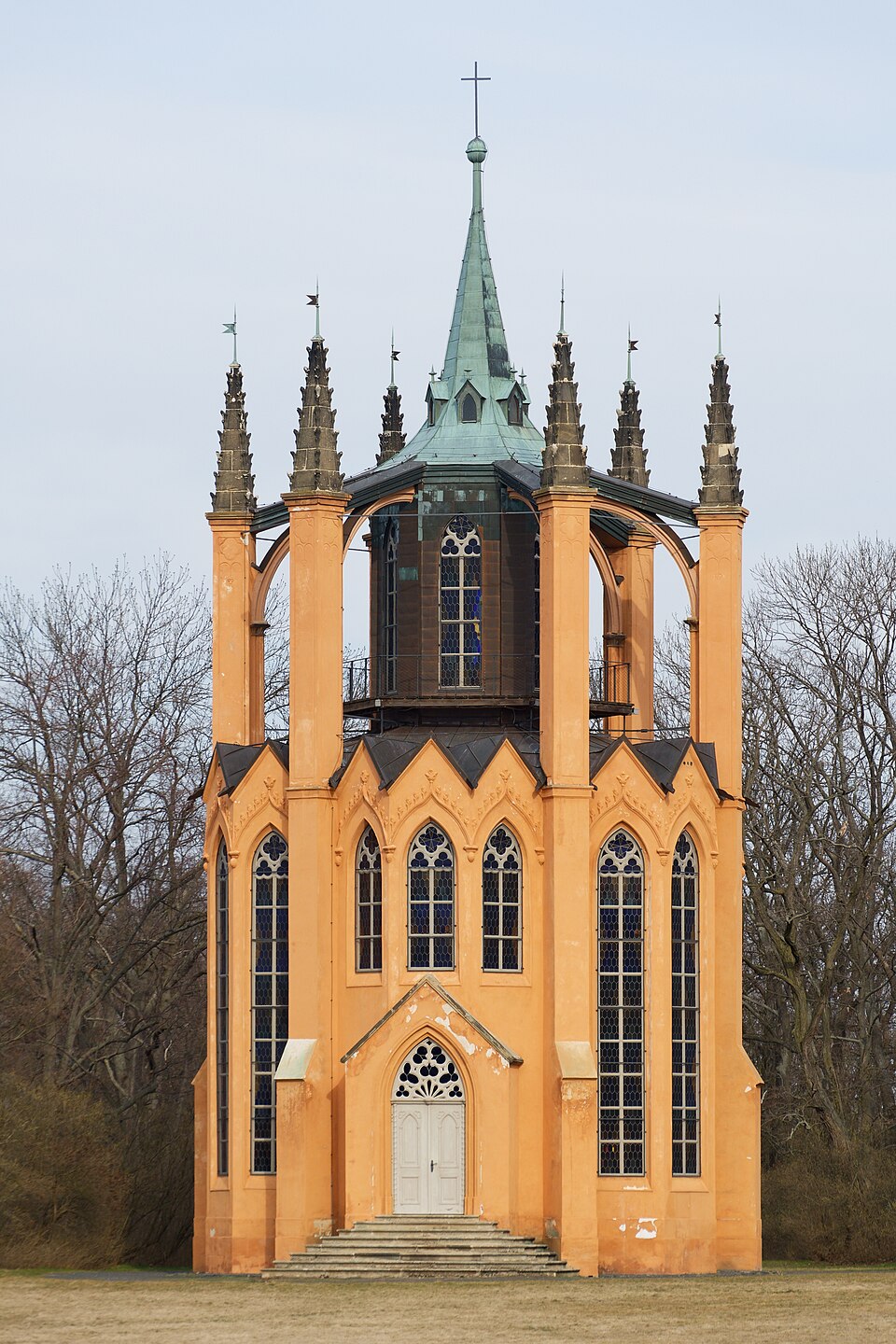 Neugotischer Tempel im Park Krásný Dvůr