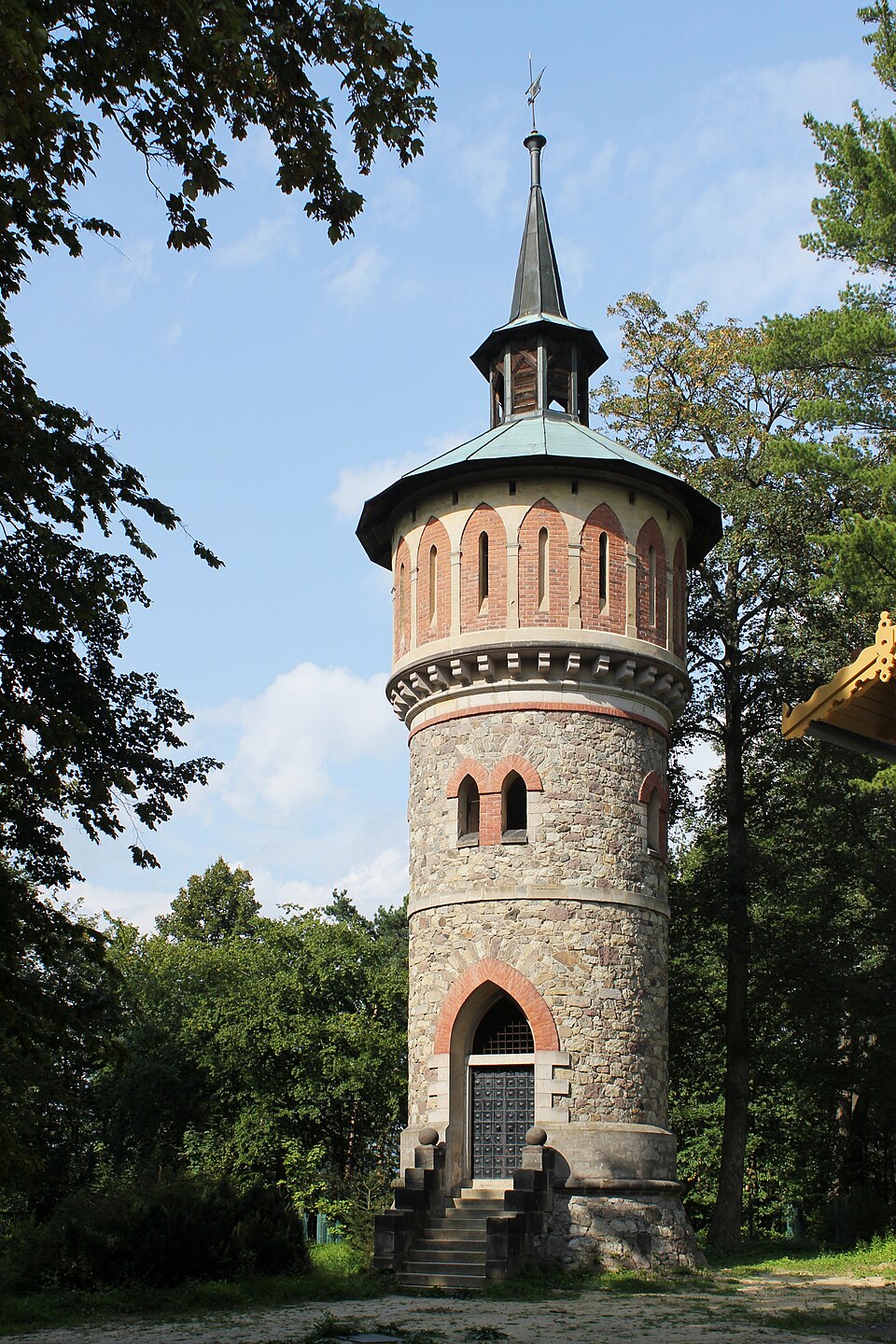Wasserturm im Schlosspark Sychrov